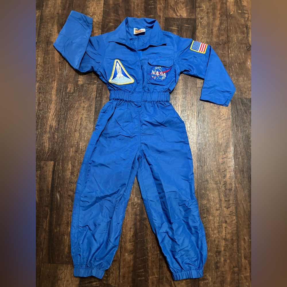 Get Real Gear Boys/Girls NASA  Astronaut Flight Suit Costume By Aeromax Toys.